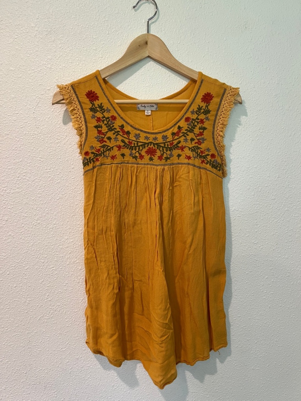 Sleeveless gauze embroidered blouse